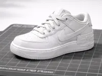 Sneaker stylisée miniature — photo 2