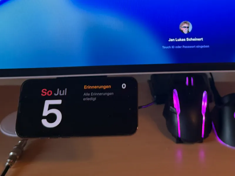 Iphone Magsafe Monitor mounte for Glo Plum 