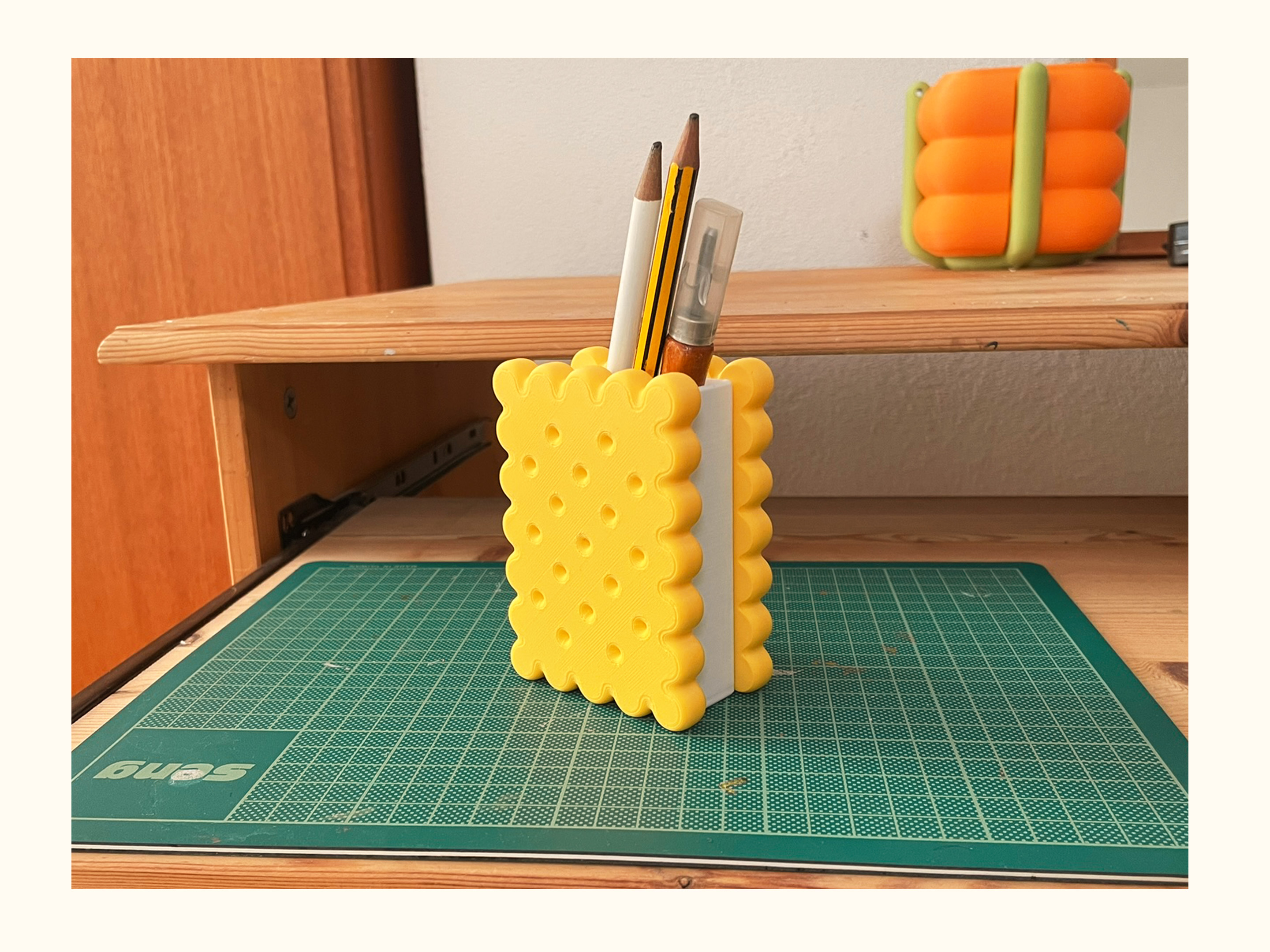 Biscuit Flower Vase - 1