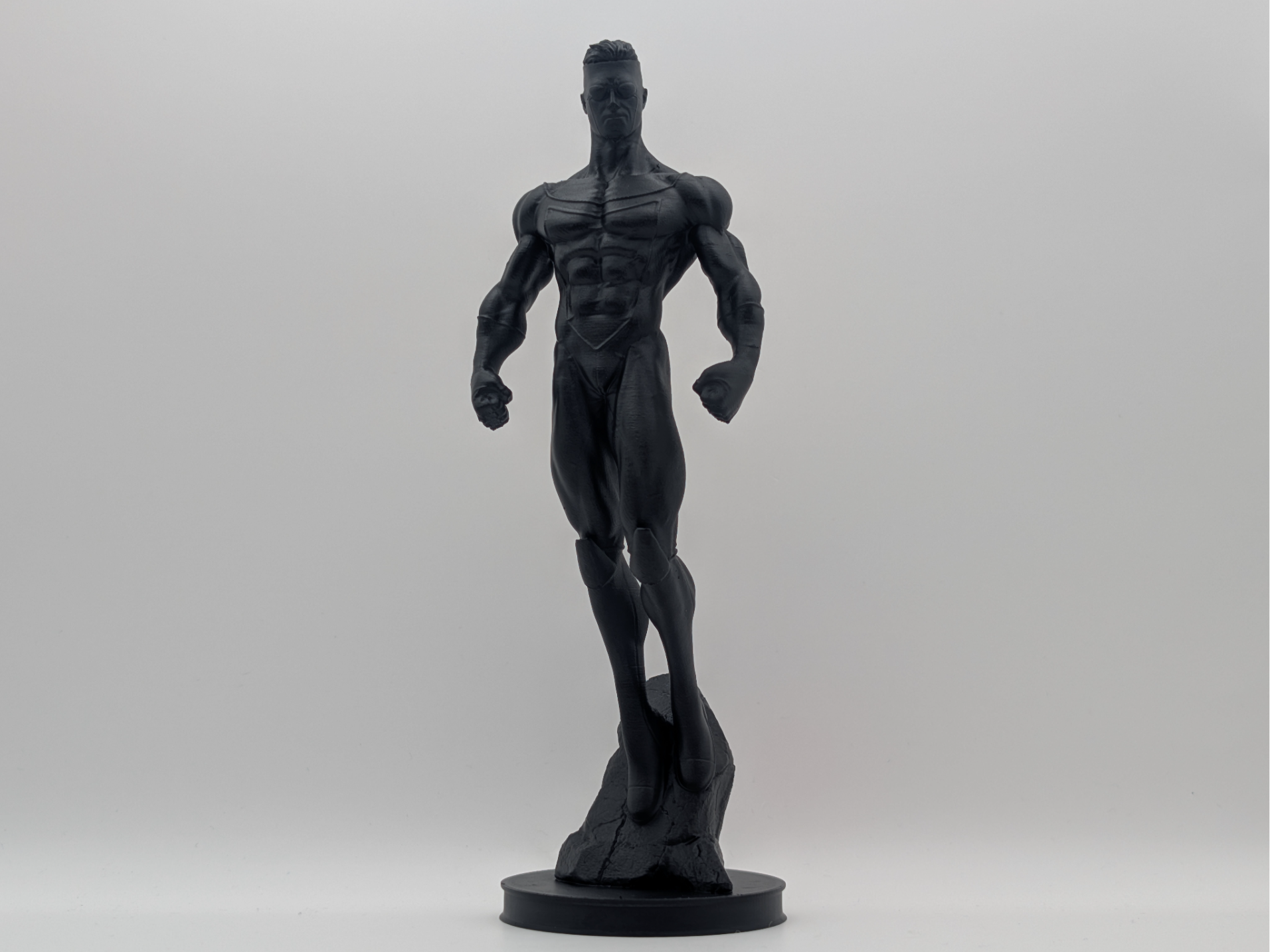 Invincible Monochrome High-Detail Figure