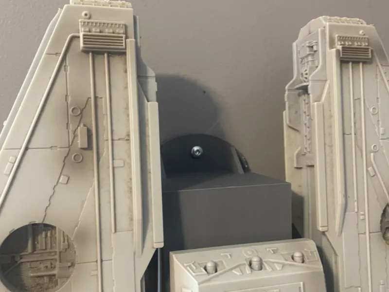 Millennium Falcon Wall Mount Retainer
