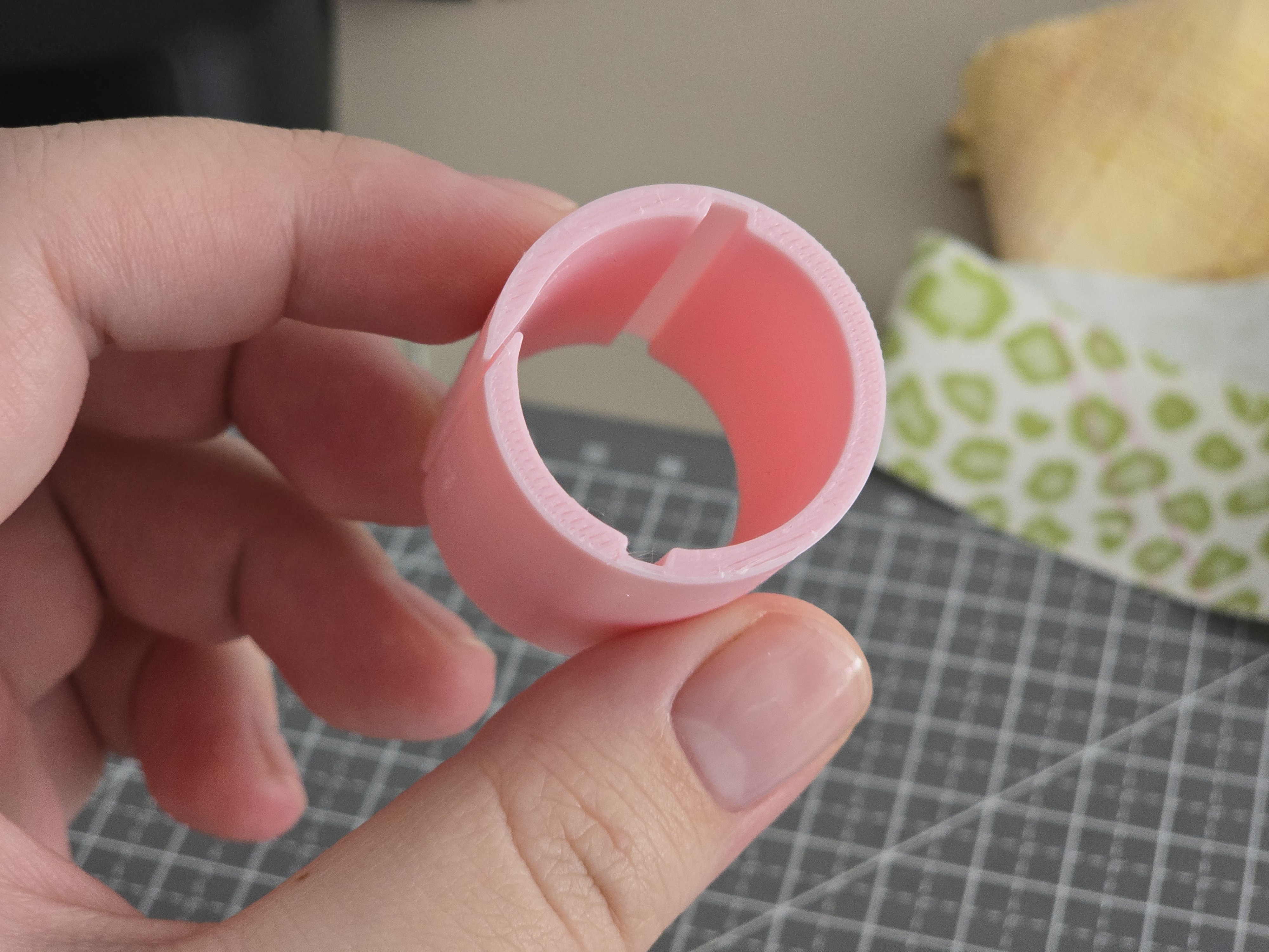 Miniatura 3 do modelo 3D 模型18—可以用家用缝纫机辅助缠绕”包边条“的卷轴装置