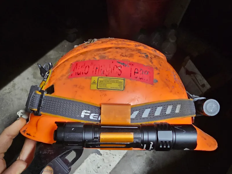 Flashlight mount for hardhat
