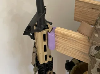 Airsoft rifle picatinny wall mount