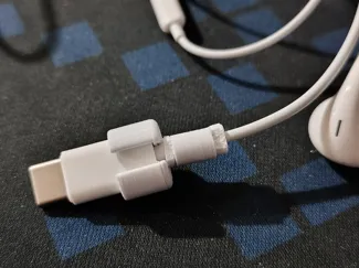 Apple Airpods Earbuds wired usb-c cable protector