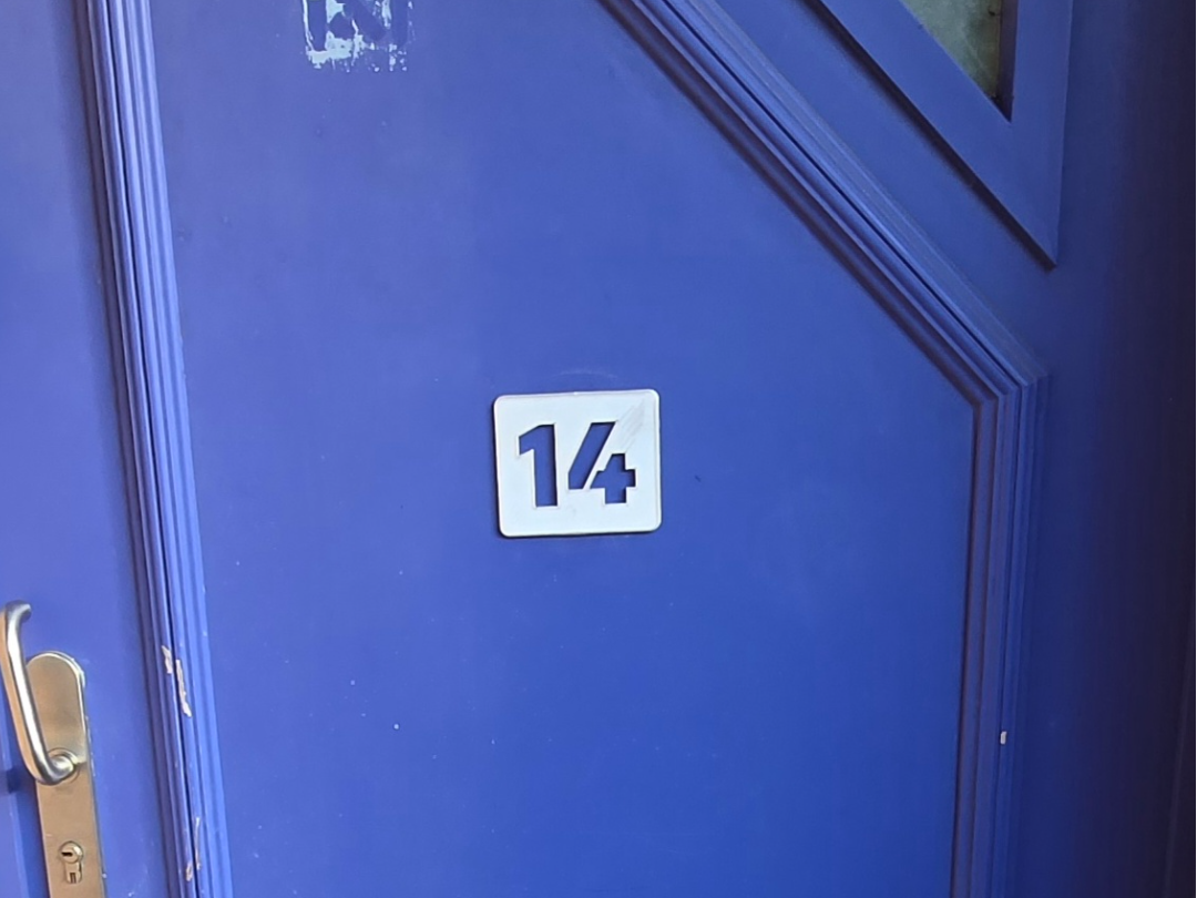 Miniatura 1 do modelo 3D Parametric Floating Sign & Hidden Mount
