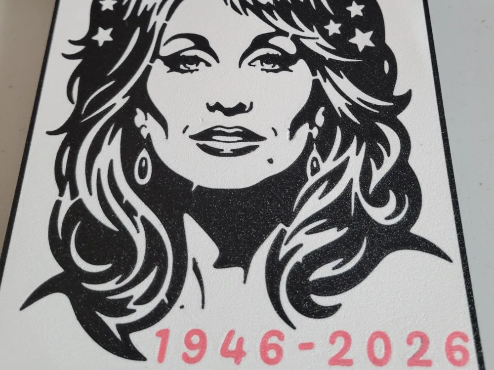 Accesorio de iluminación decorativa: Dolly Parton Lightbox. Referencia del modelo original.