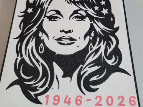 Accesorio de iluminación decorativa: Dolly Parton Lightbox — referencia de MakerWorld