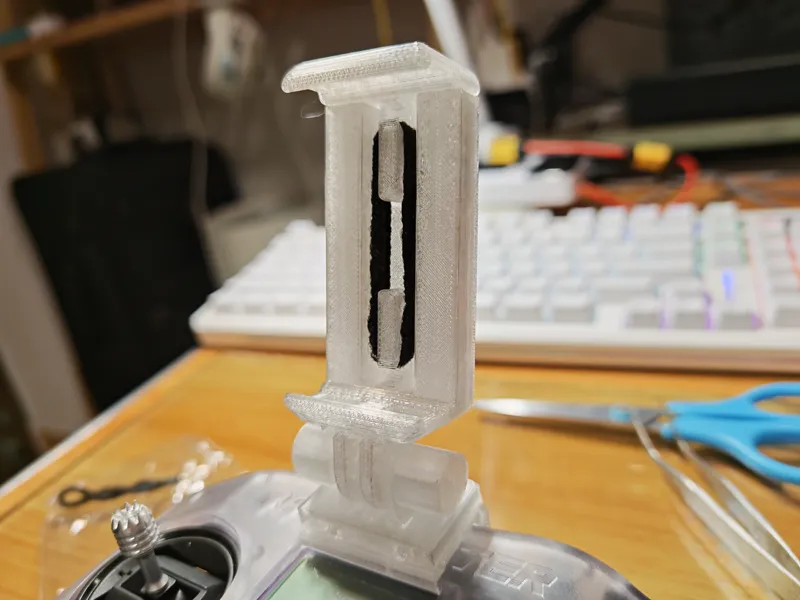 皮筋、弹簧手机支架，使用运动相机安装座