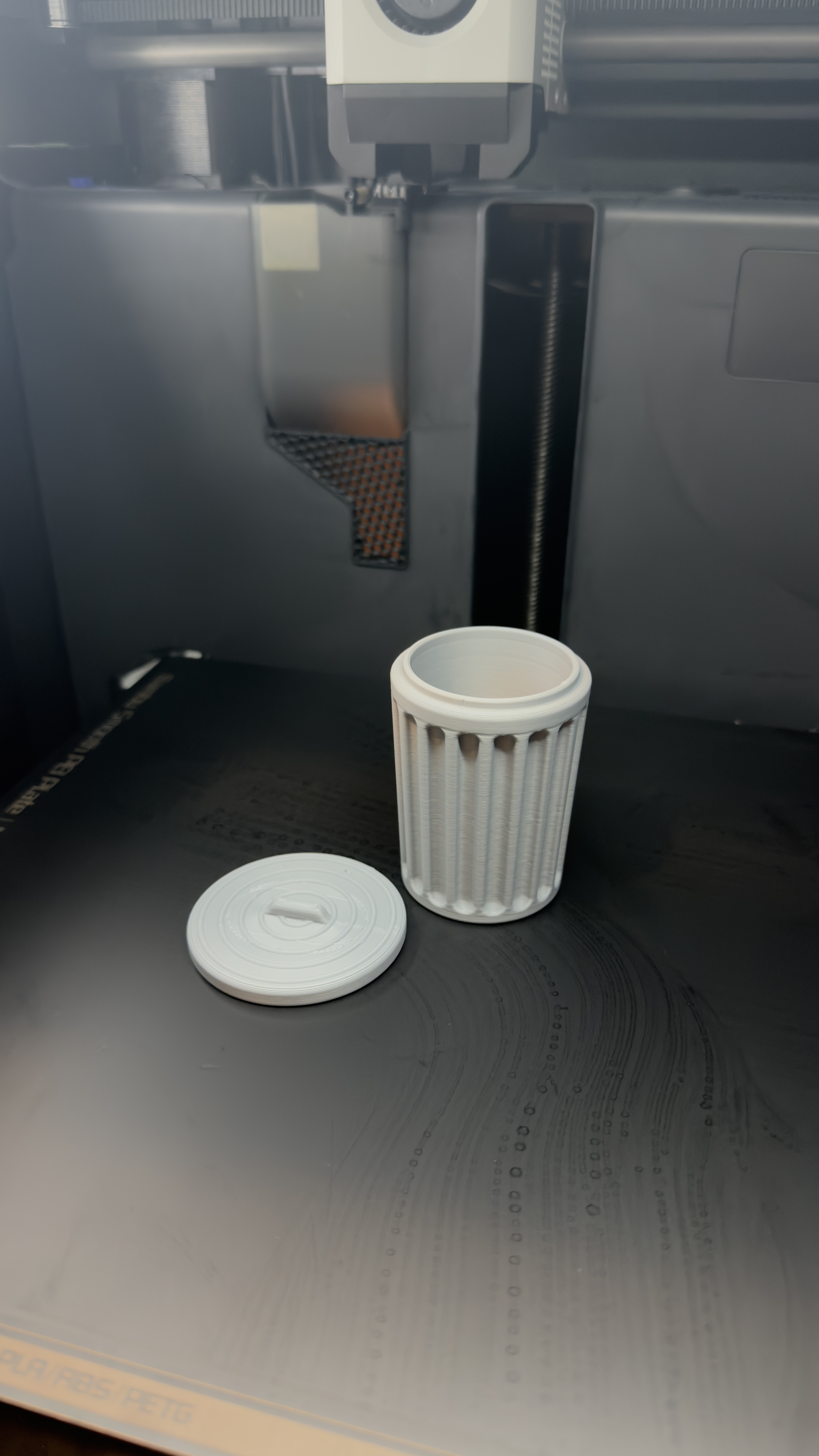 Miniatura 4 do modelo 3D Trash Can