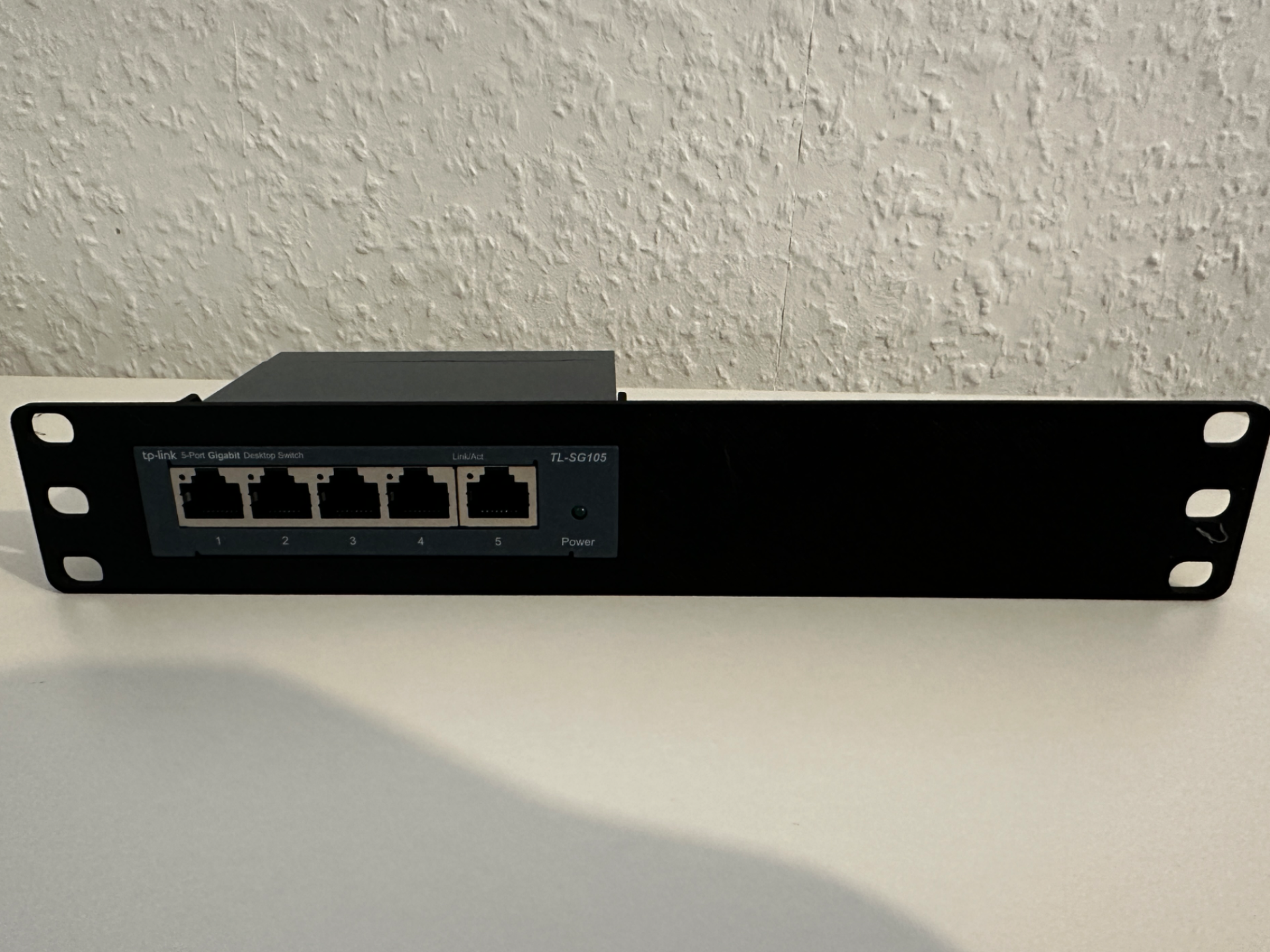 TP-Link TL-SG105 - 10" Rack Mount