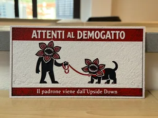 Attenti al Demogatto! Targa stile Stranger Things