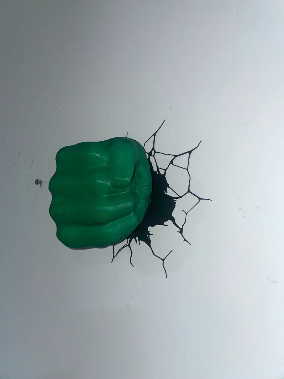 puño de hulk rompiendo pared by worldcat3d - MakerWorld
