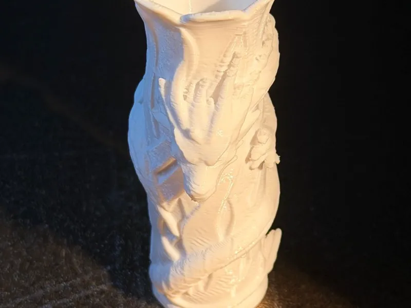 Dekorative Relief-Vase mit drachen
