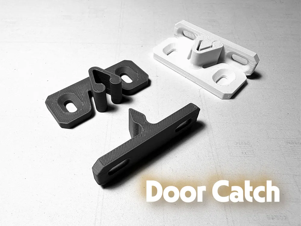 Letrero o emblema decorativo: Door catch. Referencia del modelo original.