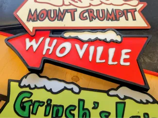 Mount Crumpit Arrow Sign – Grinch Xmas AMS Print