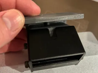 Build plate hanger