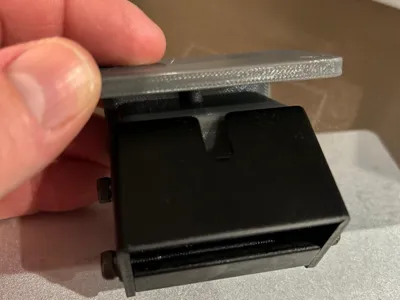 Build plate hanger