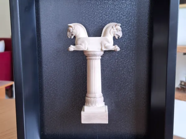 Chapiteau de colonne perse — style Persépolis
