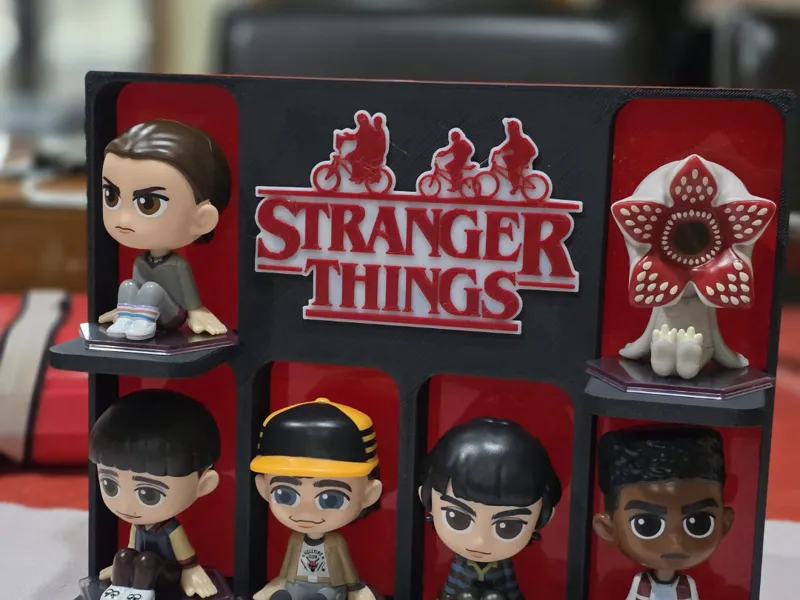 MCDONALD´S STRANGER THINGS TOY SHELF