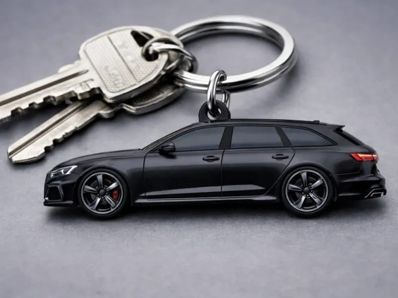 Schlüsselanhänger in Form eines Audi RS6