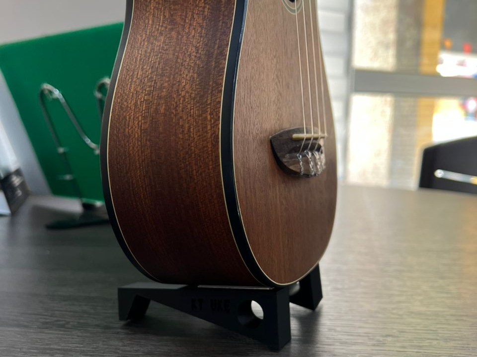 Magnetic ukulele stand (concert and soprano)