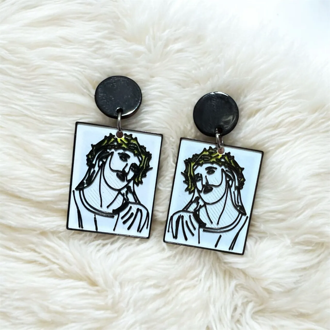 Pendientes Jesucristo view 2
