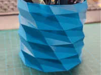 Pot à crayons en spirale — photo 1