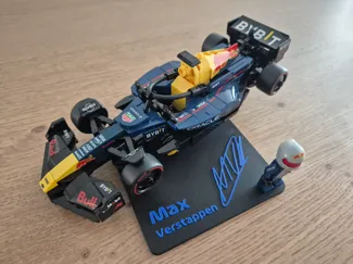 Speed champions stand Max verstappen
