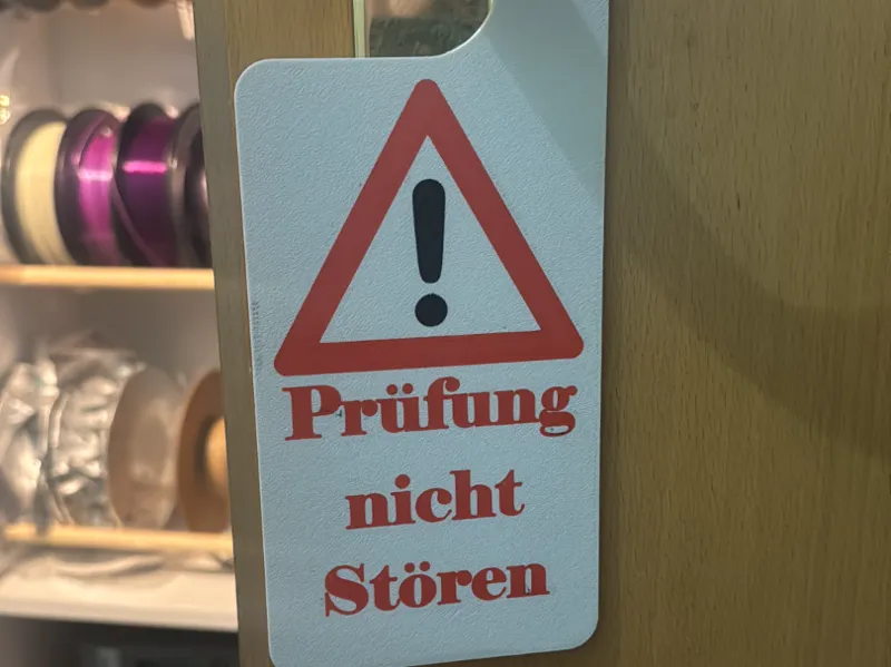 Türschild Achtung Prüfung