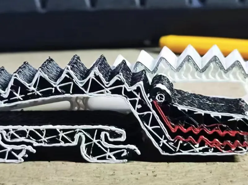 15只不同的小鳄鱼夹子 15 different little alligator clips