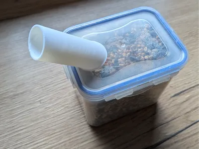 Bird food pourer