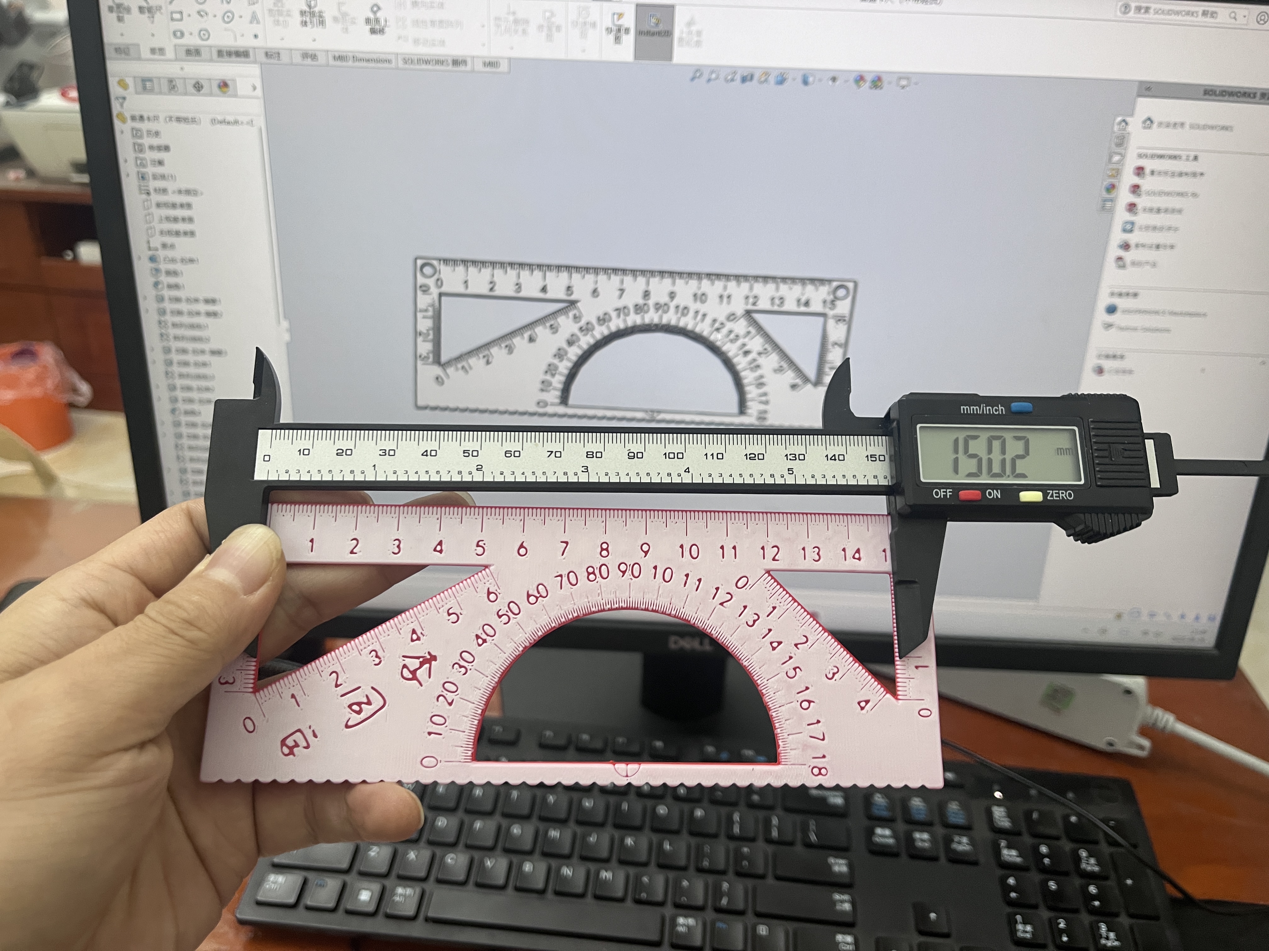 Miniatura 4 do modelo 3D 多功能尺子