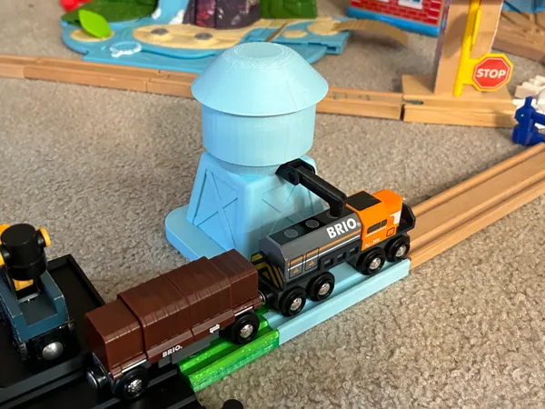 Château d'eau pour circuit de train en bois