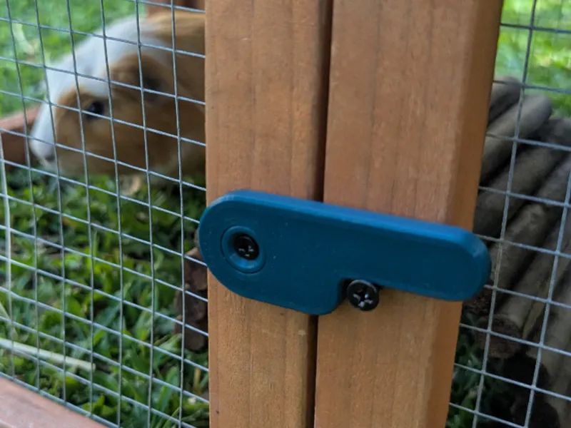 Latch for guinea pig / pet hutch door