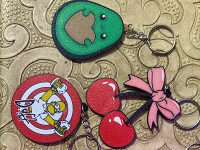 5 ASSORTED KEYCHAIN MODELS