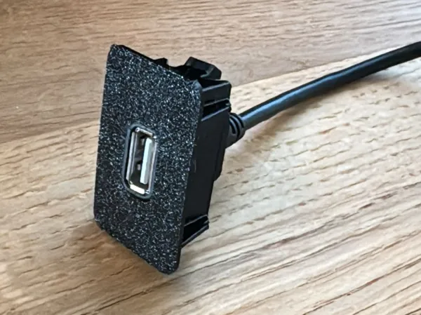 Prise USB pour tableau de bord Volkswagen Golf 4