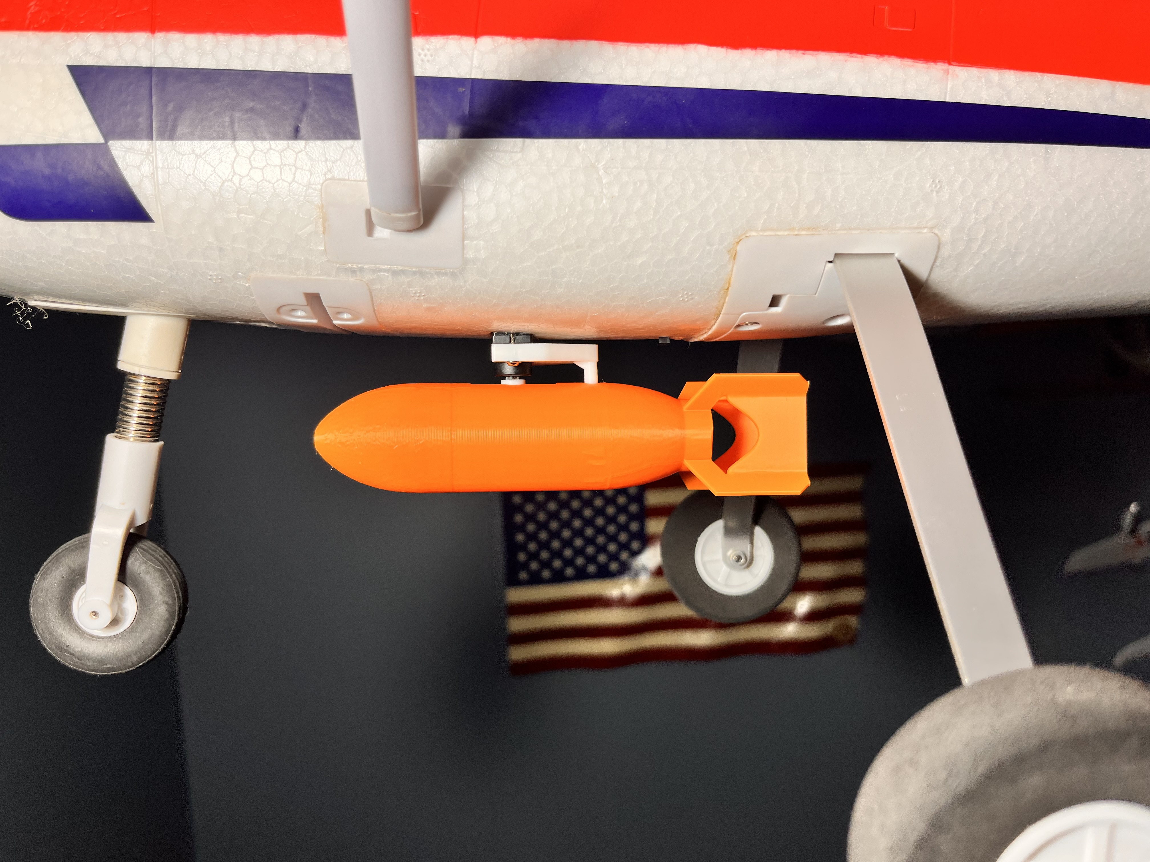 Miniatura 1 do modelo 3D RC bomb dropper
