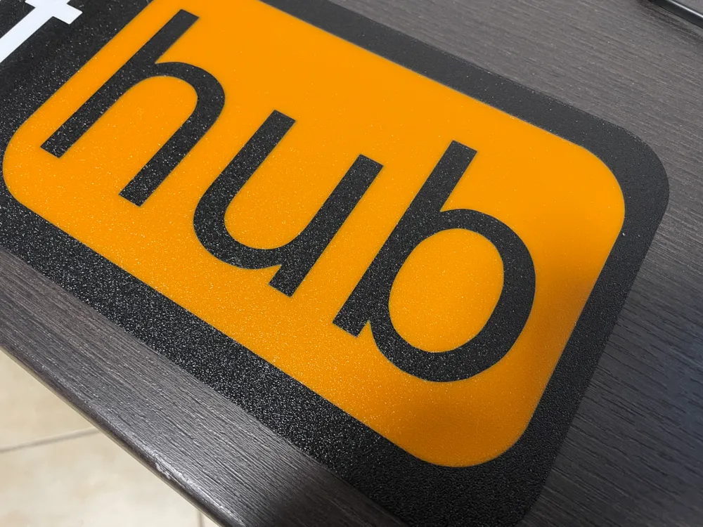 PrintHub Door Sign by EFFEG studio MakerWorld