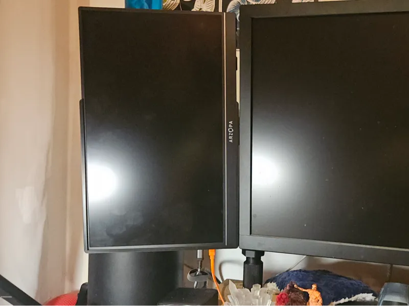 Adjustable display side mount
