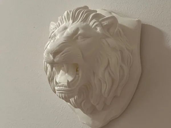 Tête de lion murale