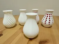 Fleur de tulipe avec tige, support et vases — photo 8