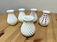 Fleur de tulipe avec tige, support et vases — photo 5