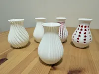 Fleur de tulipe avec tige, support et vases — photo 2