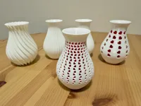 Fleur de tulipe avec tige, support et vases — photo 6