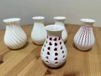 Fleur de tulipe avec tige, support et vases — photo 3