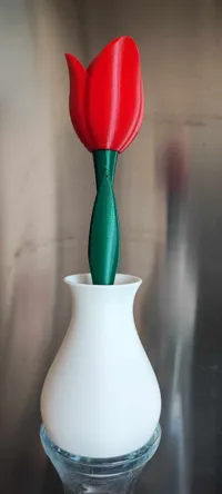 Fleur de tulipe avec tige, support et vases — photo 10
