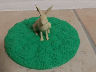 Hase auf einer grünen Wiese