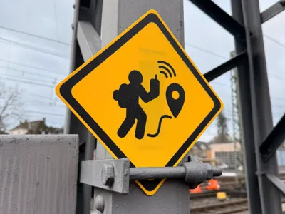 Geocaching Sign "Attention Geocachers"