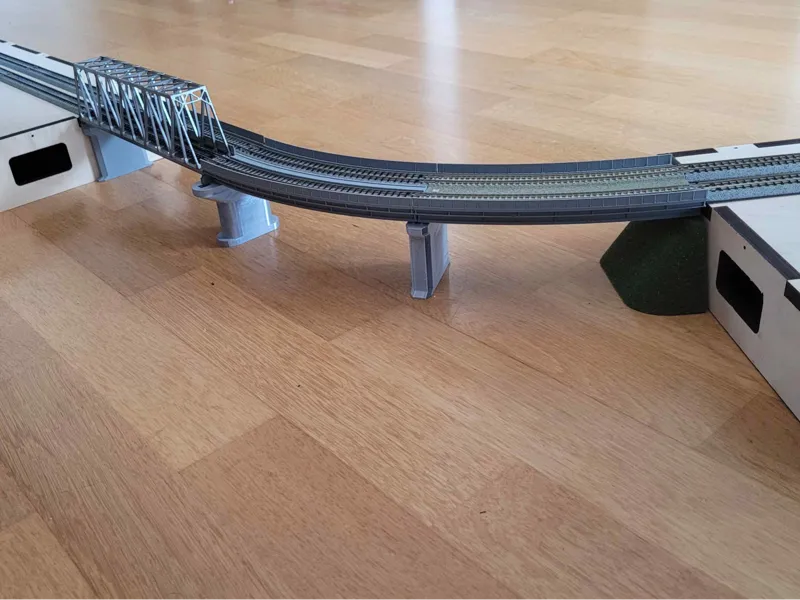 Connecting T-Trak modules using viaducts, n-scale